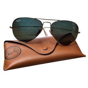 Ray-Ban Classic Black Pilot Aviator with Polished Arista Gold Frame w Case/Cloth